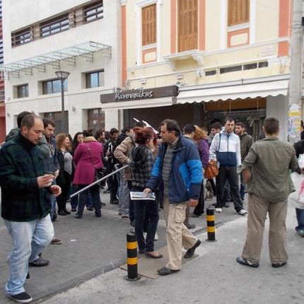 Και όμως οι Ηρακλειώτες κατέβηκαν σήμερα στην αγορά και στο κέντρο του Ηρακλείου (φωτορεπορτάζ)