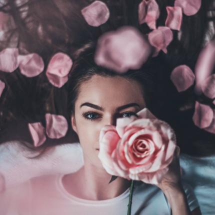 γυναίκα γιορτή λουλούδια