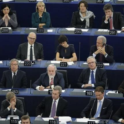 Εγκρίθηκε η νέα Ευρωπαϊκή Επιτροπή του Ζαν Κλώντ Γιούνκερ