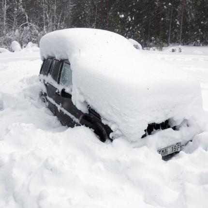 Κρήτη: Εγκλωβισμένοι στα χιόνια και κατολισθήσεις, τα προβλήματα της κακοκαιρίας
