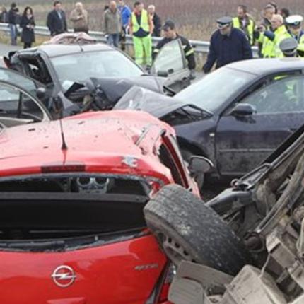 Πέντε οι νεκροί και 30 οι τραυματίες στη φονική καραμπόλα της Βέροιας