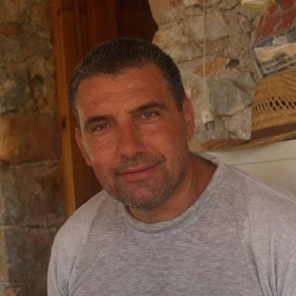 Αυτός είναι ο πρώην ΕΚΑΜίτης "συνεργάτης" του Χριστόδουλου Ξηρού (φωτο)