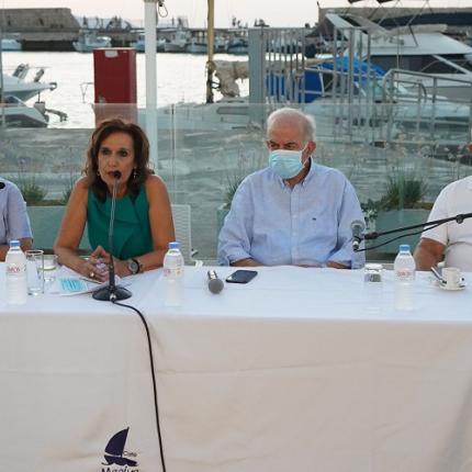 από αριστερά: Ο καθηγητής Χρήστος Λιονής, η αντιδήμαρχος Ρένα Παπαδάκη, ο Δήμαρχος Βασίλης Λαμπρινός και ο καθηγητής Νίκος Τζανάκης