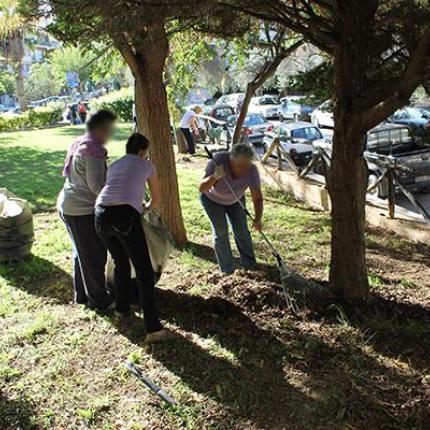 Εθελοντές καθάρισαν το πάρκο δίπλα από το Εργατικό Κέντρο Ηρακλείου (φωτογραφίες)