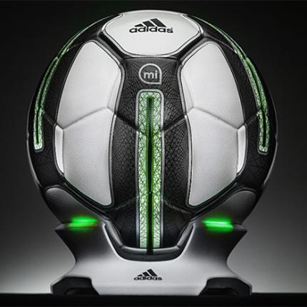 Αυτή είναι η μπάλα που σου λέει πως να βάλεις γκολ! (βίντεο)