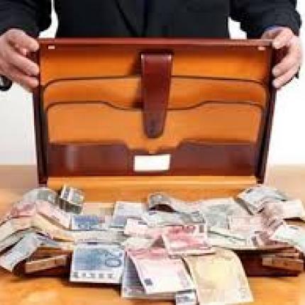 "200 ευρώ την εβδομάδα για να μην σας βλάψουμε"