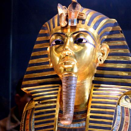 Αίγυπτος: Ζημιά στη μάσκα του Τουταγχαμών επιδιορθώθηκε με απλή κόλλα!