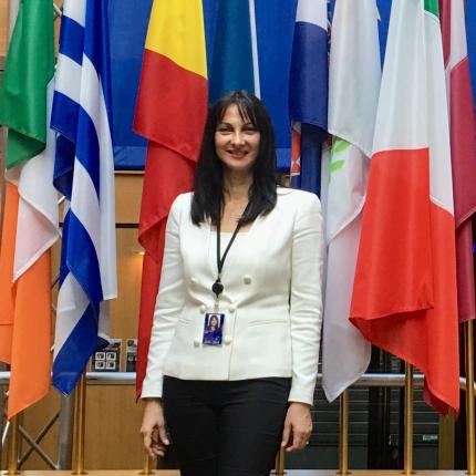 ελενα κουντουρα.jpg