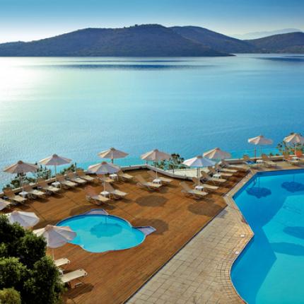 Οι γιατροί που επενδύουν 13 εκατ. ευρώ στον τουρισμό της Ελούντας 