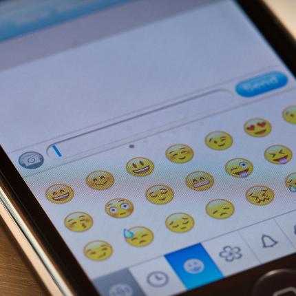 Τα emoticons ... "φουσκώνουν" τον λογαριασμό του κινητού μας 