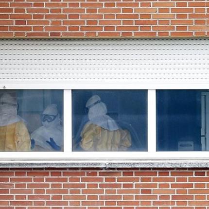Ισπανία: Δικαστική έρευνα για τη μόλυνση της νοσηλεύτριας από τον ιό Έμπολα