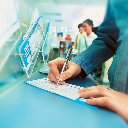 €1,5 δισ. «έβγαλαν» στο εξωτερικό 5.260 δημόσιοι υπάλληλοι