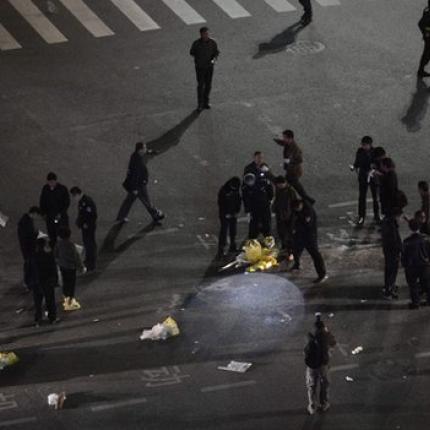 Κίνα: Τουλάχιστον 31 νεκροί από την επίθεση σε υπαίθρια αγορά 