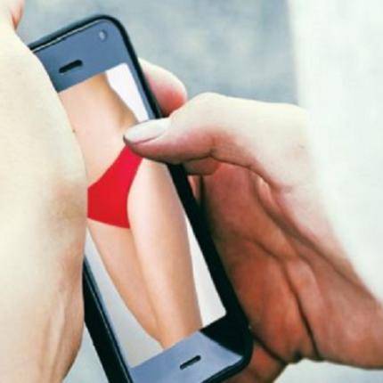 ιμιγυμνες φωτογραφιες-κινητο.jpg