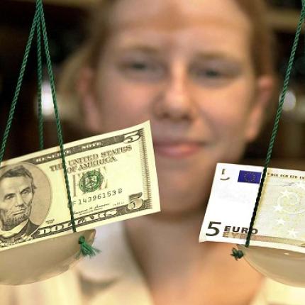 Το ευρώ στα... χαμηλότερά του εδώ και 12 χρόνια