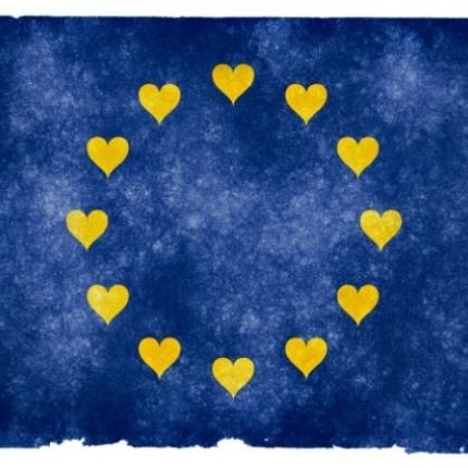 Στα "ιερά και τα όσια" το ευρώ...