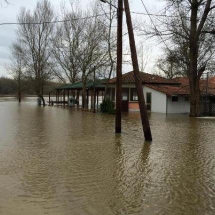 Eκκενώθηκαν χωριά στον Έβρο – Πλημμύρισαν 180.000 στρέμματα