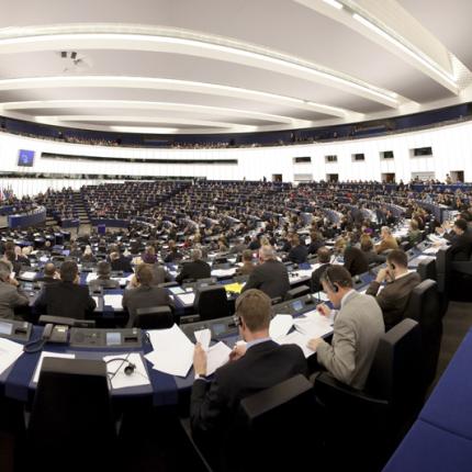 Οι έδρες που μοιράζονται τα κόμματα στην Ευρωβουλή