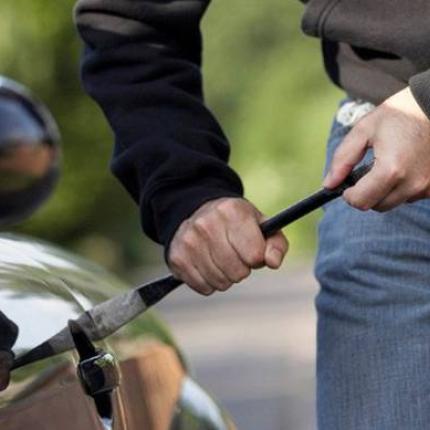 διαρρήκτης αυτοκινήτων