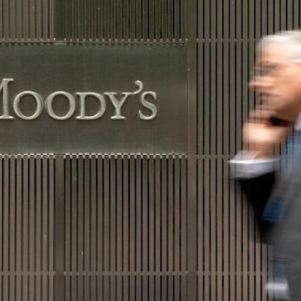 Υποβάθμισε πέντε ελληνικές τράπεζες ο Moody's
