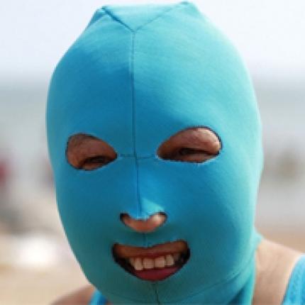 Τρομακτικές μάσκες παραλίας για προστασία από τον ήλιο!