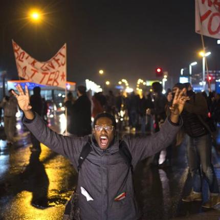 Δεκαπέντε συλλήψεις διαδηλωτών στο Φέργκιουσον
