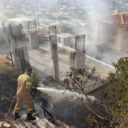 σπίτι φωτιά καλύβια