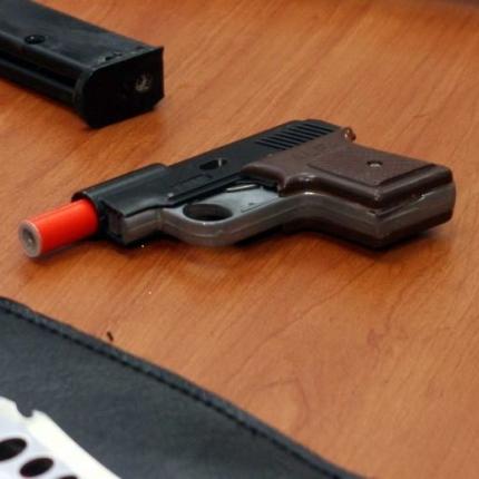 Πυροβόλησε ιδιοκτήτη καφέ με πιστόλι φωτοβολίδων.jpg