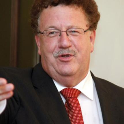 Ο Φούχτελ, οι δήμαρχοι και η ... χλαμύδα του 