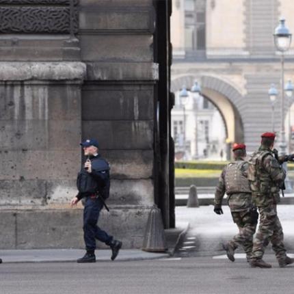 λούβρος πυροβολισμοί