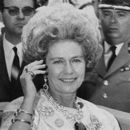 Πληρώνουμε ακόμη φόρους της Φρειδερίκης