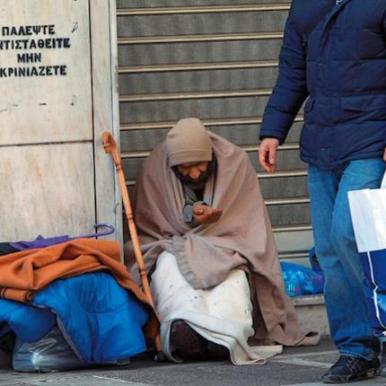 Παραμένει η φτώχεια στην Ελλάδα σύμφωνα με την έκθεση της Κομισιόν