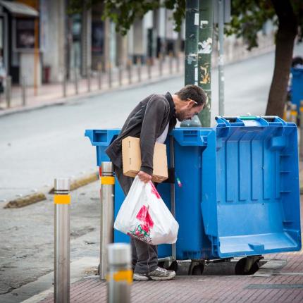 Η Ελληνική τραγωδία σε αριθμούς: 6.000.000 Έλληνες στο όριο της φτώχειας