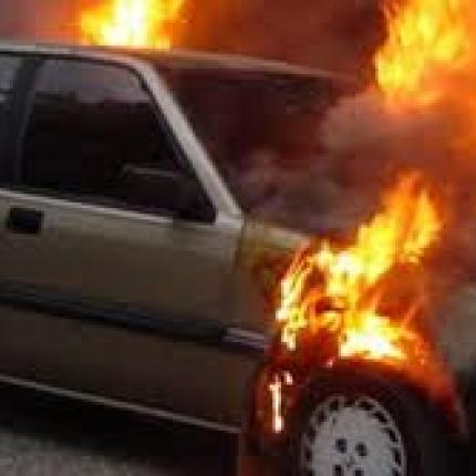 Αυτοκίνητο "άρπαξε" φωτιά εν κινήσει στον κόμβο Σκαλανίου