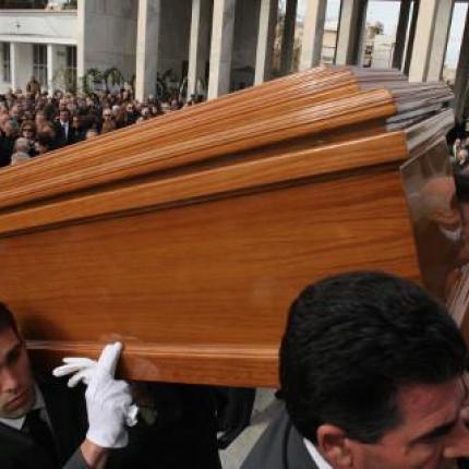 Πλήθος κόσμου στο τελευταίο "αντίο" στον Σεραφείμ Φυντανίδη