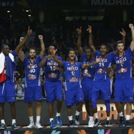 Δύο χρόνια παράταση στη Γαλλία για να μειωθεί το έλλειμμα