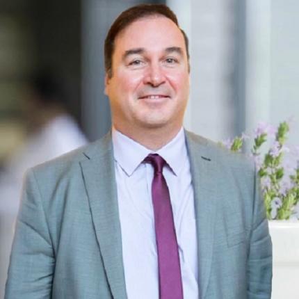 Ο καθηγητής, Γιώργος Σουρβίνος