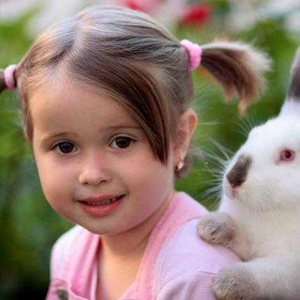 λαγουδάκι Πάσχα κορίτσι