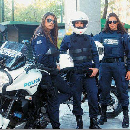 Γέμισε ένστολες γυναίκες η Χερσόνησος!