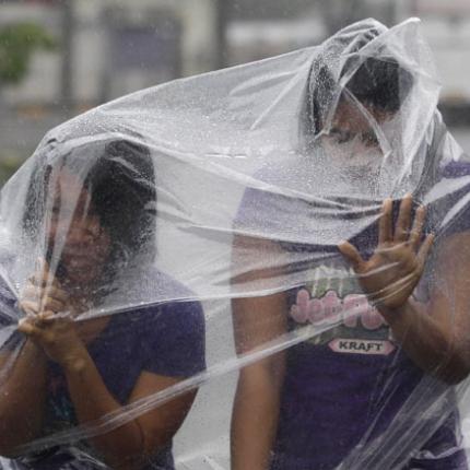 Ο Χαγκουπίτ απομακρύνεται από τη Μανίλα, 27 οι νεκροί	