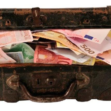 Πήρε τα λεφτά από την τράπεζα να τα φυλάξει στο σπίτι και τα έφαγαν τα ποντίκια!!!