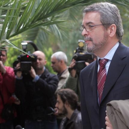 Διεθνή εντάλματα σύλληψης για Χριστοφοράκο και Καραβέλα