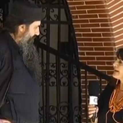 Ιερέα που έδιωξε πιστή με μάσκα