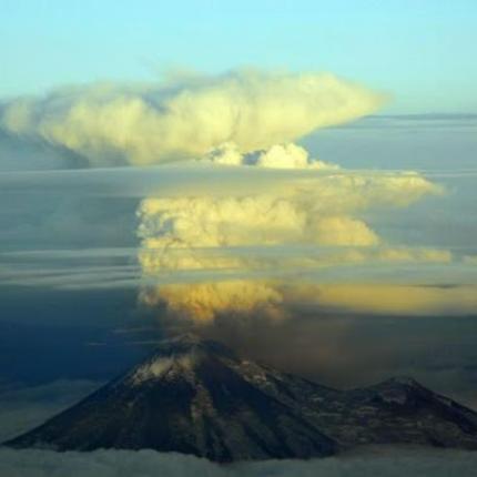 Ξύπνησε το ηφαίστειο Παβλόφ στην Αλάσκα