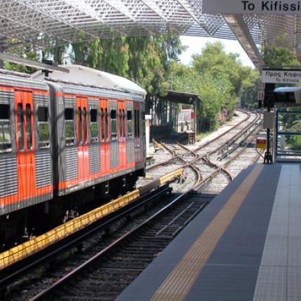 Βαριά τραυματισμένος ο άνδρας που απεγκλωβίστηκε από τον ηλεκτρικό