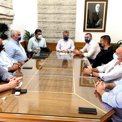 συσκεψη στην Περιφέρεια Κρήτης