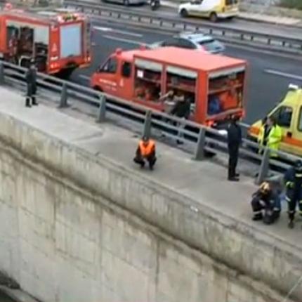 Σώο ανασύρθηκε το ζευγάρι που έπεσε στον Κηφισό