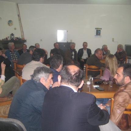 Επίσκεψη Λαμπρινού στον οικισμό των Αθανάτων