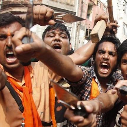 Ινδία: Χιλιάδες άτομα εισέβαλαν σε φυλακή και λίντσαραν κρατούμενο για βιασμό