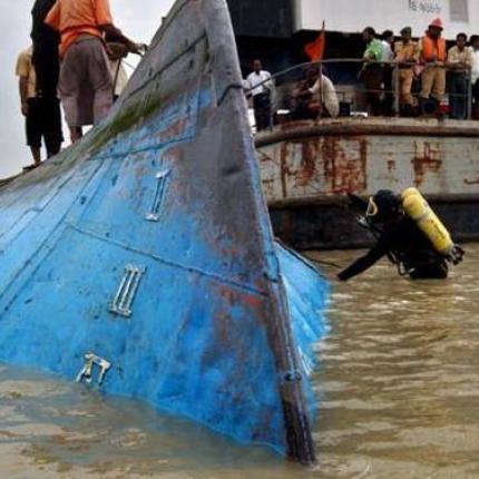 ινδία ποταμόπλοιο 